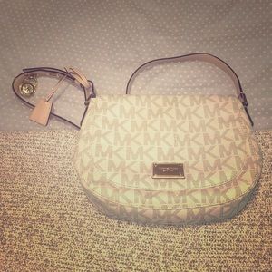 🚫SOLD🚫 Micheal Kors authentic leather cross body